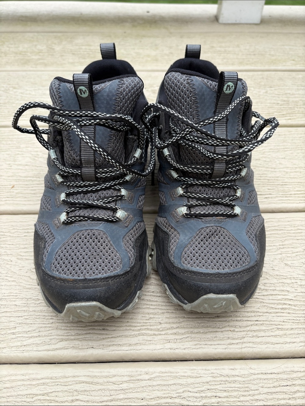 Merrell women’s 8.5 Moab trail running shoe